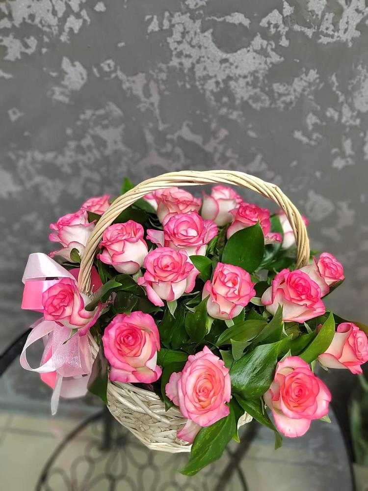 Цветочная композиция из Розы в корзине в Фирово