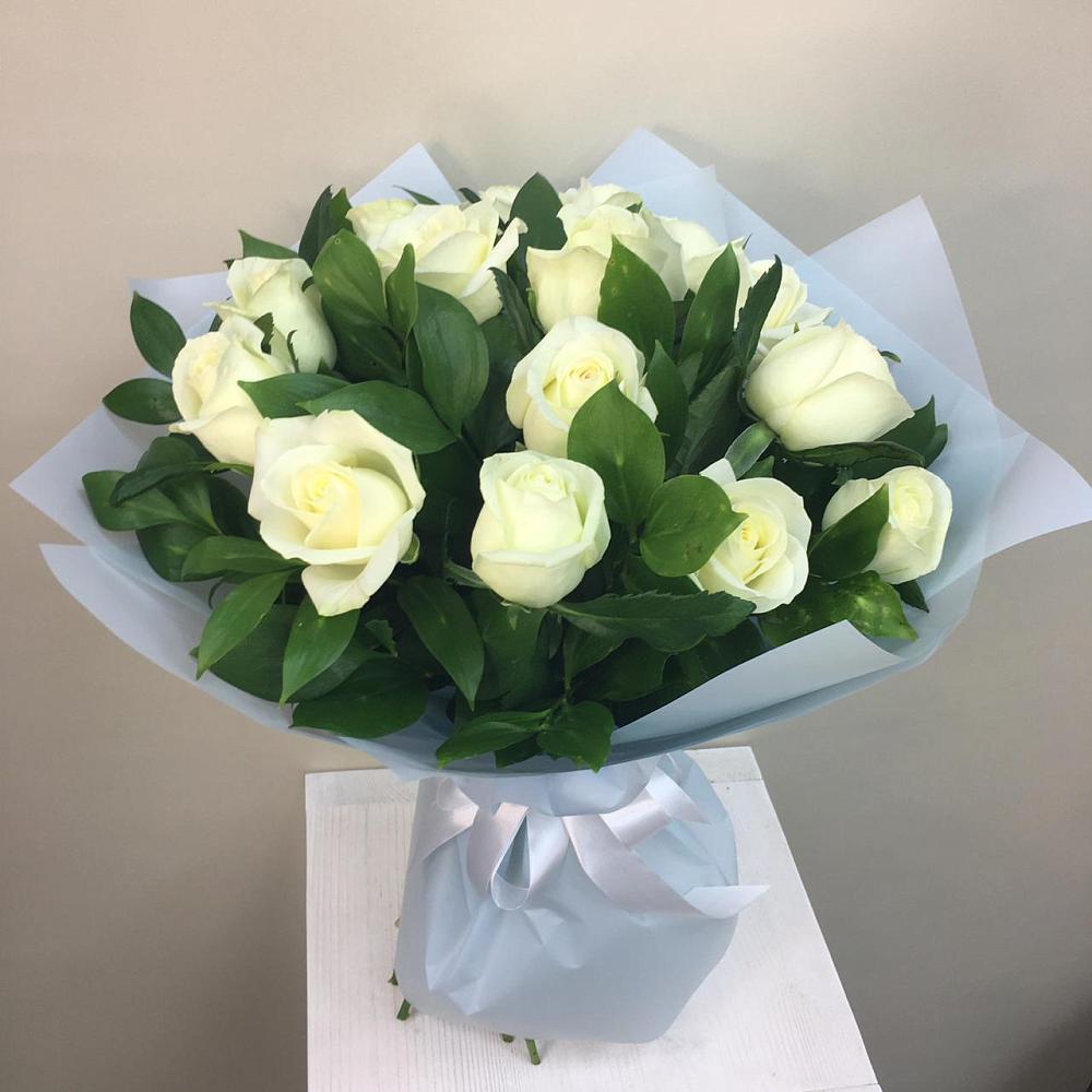 Букет 15 Белых роз Проуд в Фирово