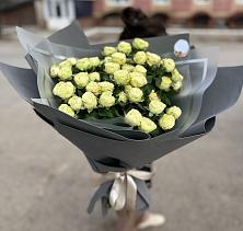 Букет Белые кустовые розы Солинеро в Фирово