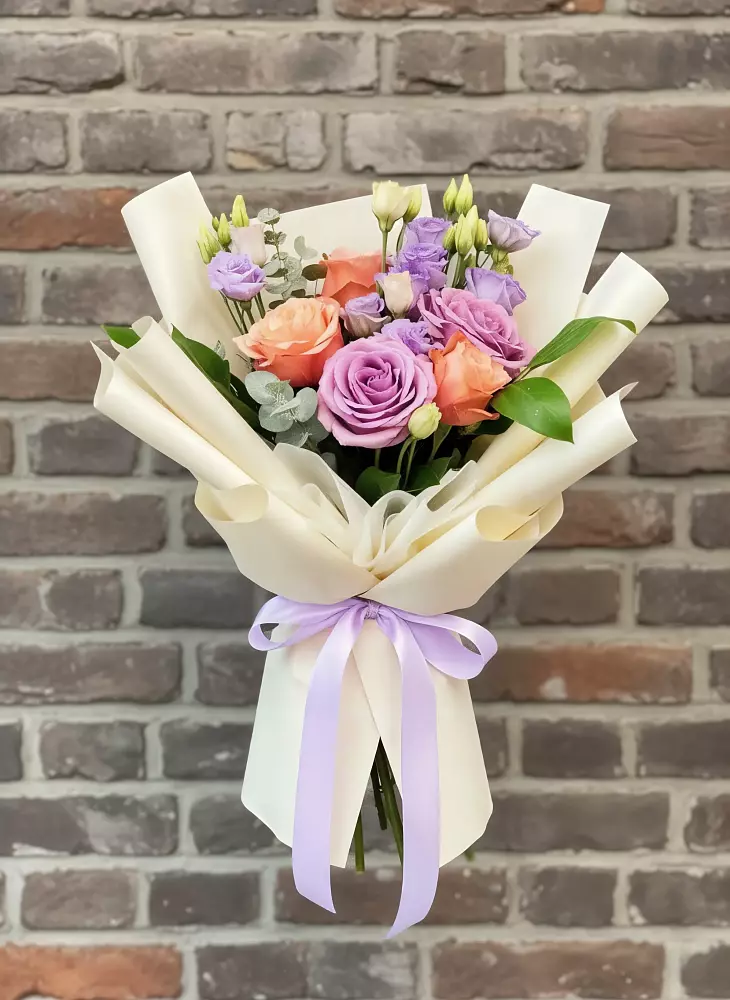 Букет цветов из: Лизиантусы и Розы в Фирово