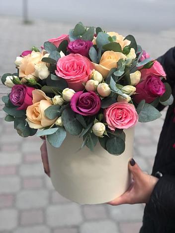 Цветочная композиция из Розы в шляпной коробке в Фирово