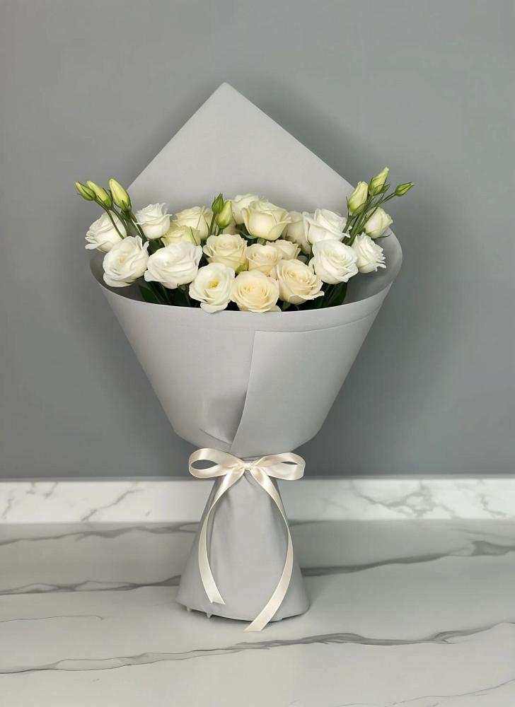 Букет цветов из: Розы и Лизиантусы в Фирово