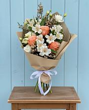 Букет цветов из:  Альстромерии, Лизиантусы, Розы и Хризантемы в Фирово