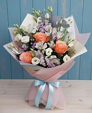 Букет цветов из:  Лизиантусы, Розы, Альстромерии и Гипсофила в Фирово