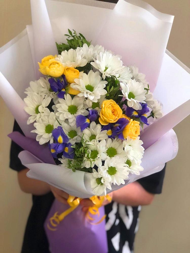 Букет цветов из: Ирисы, Хризантемы и Розы в Фирово