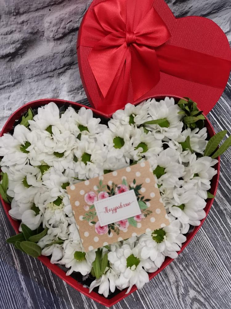 Цветочная композиция из Хризантемы в виде сердца в Фирово