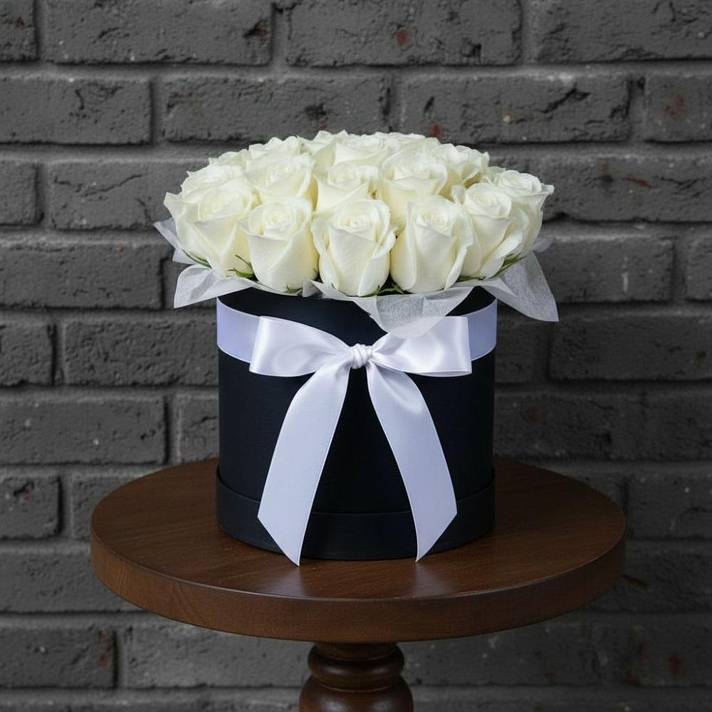 Цветочная композиция из Розы в шляпной коробке в Фирово