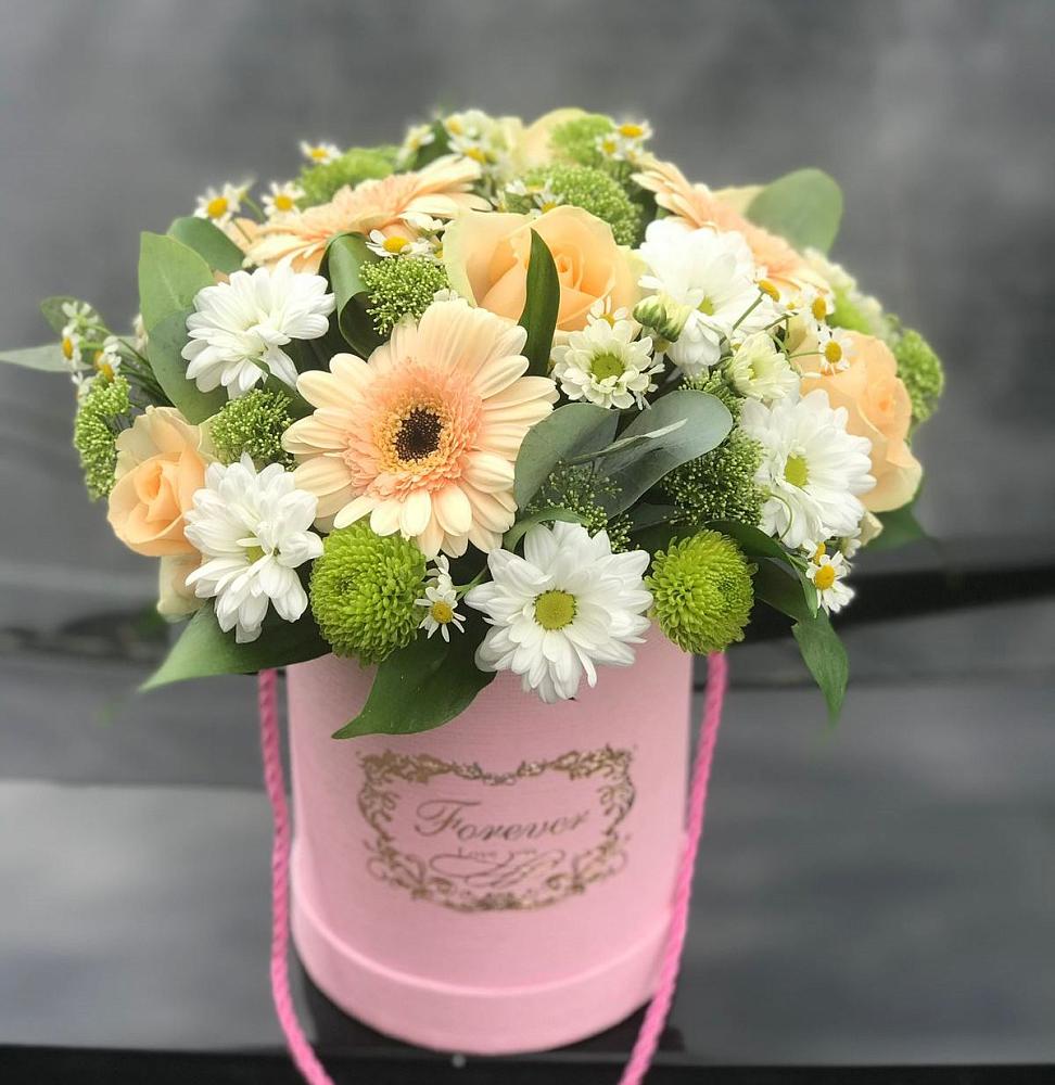 Цветочная композиция из Розы, Герберы и Хризантемы в шляпной коробке в Фирово